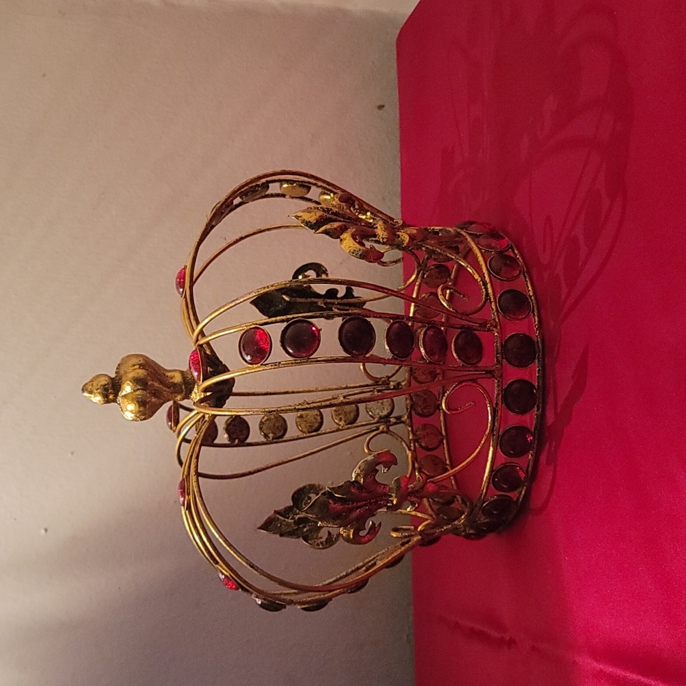 A must have for crown collectors or for a royal occasion.